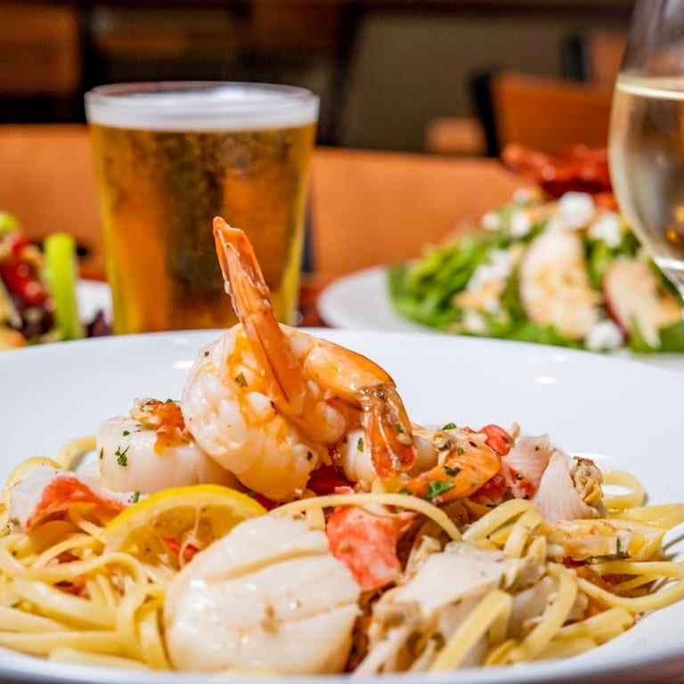 Seafood Alfredo: Creamy Indulgence